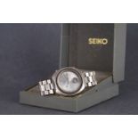 GENTLEMENS SEIKO AUTOMATIC CHRONOGRAPH WRISTWATCH W/ BOX, circular silver dial with stick hour