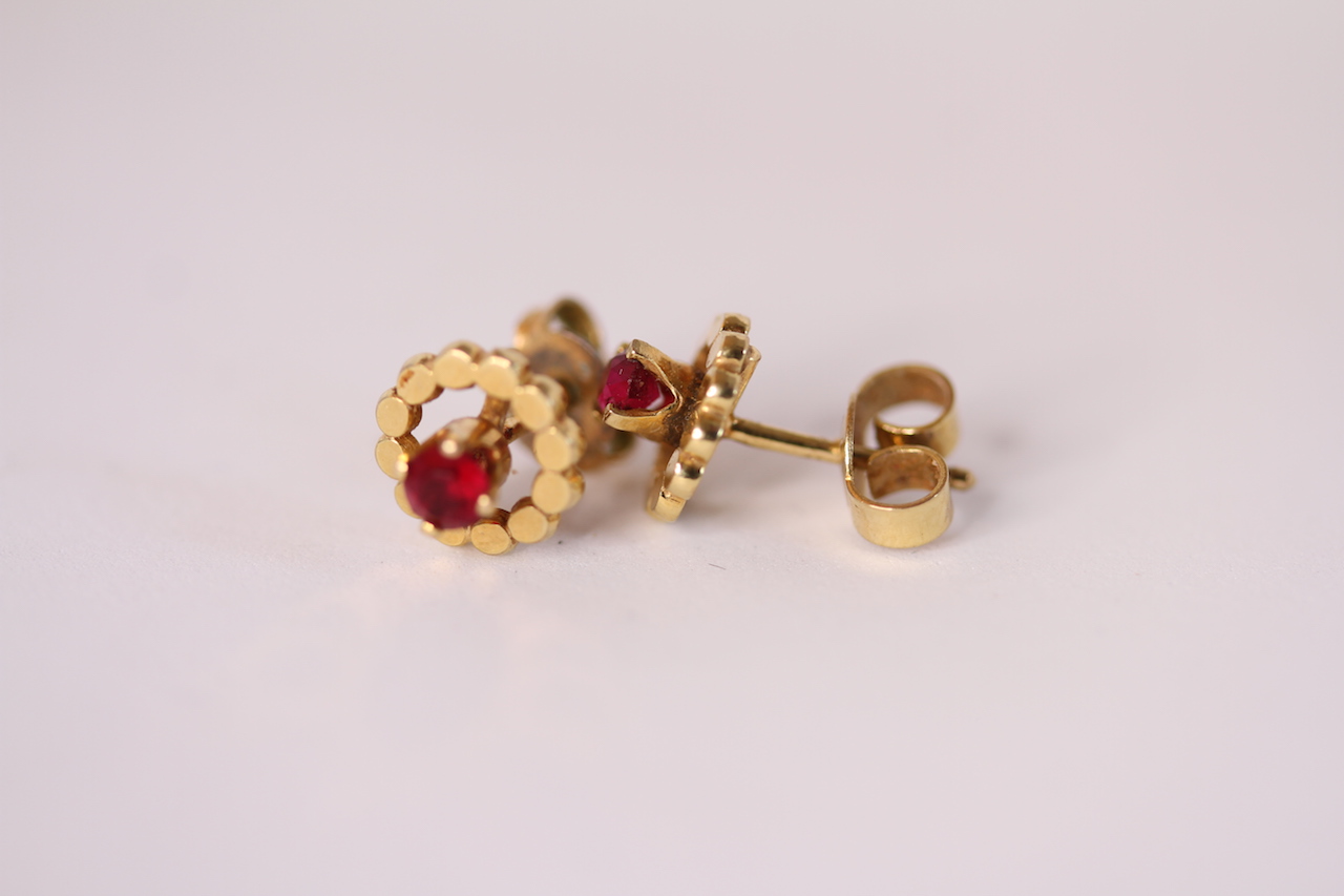 9ct red paste set stud earrings, - Image 2 of 2
