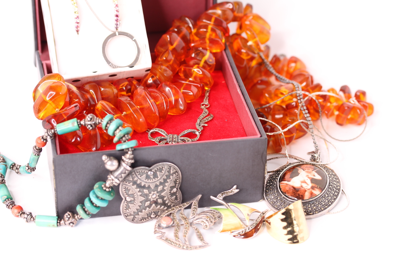 Mixed ot of costume jewellery including silver and vintage pieces and amber