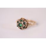 9ct green and white stone ring, 2.5g