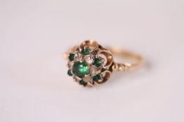 9ct green and white stone ring, 2.5g
