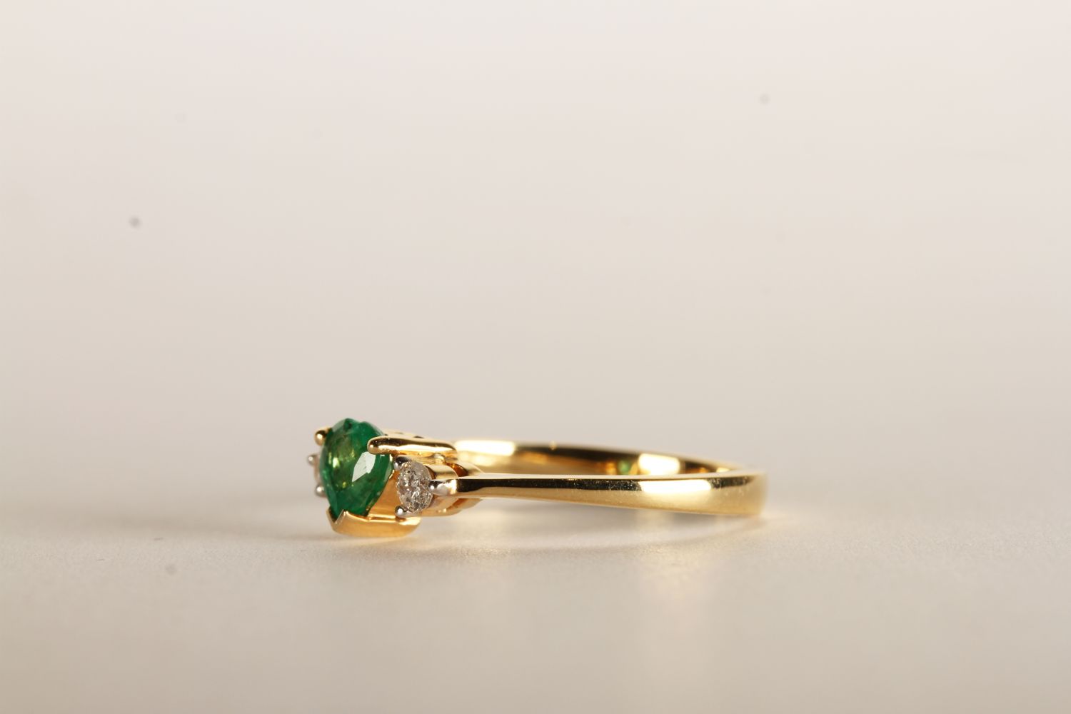 Diamond and Emerald Heart Ring, set with a heart shaped emerald approximately 0.25ct and 2 round - Image 2 of 3