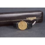 GENTLEMENS LONGINES QUARTZ 9CT GOLD WRISTWATCH W/ BOX, circular gold linen dial with stick hour
