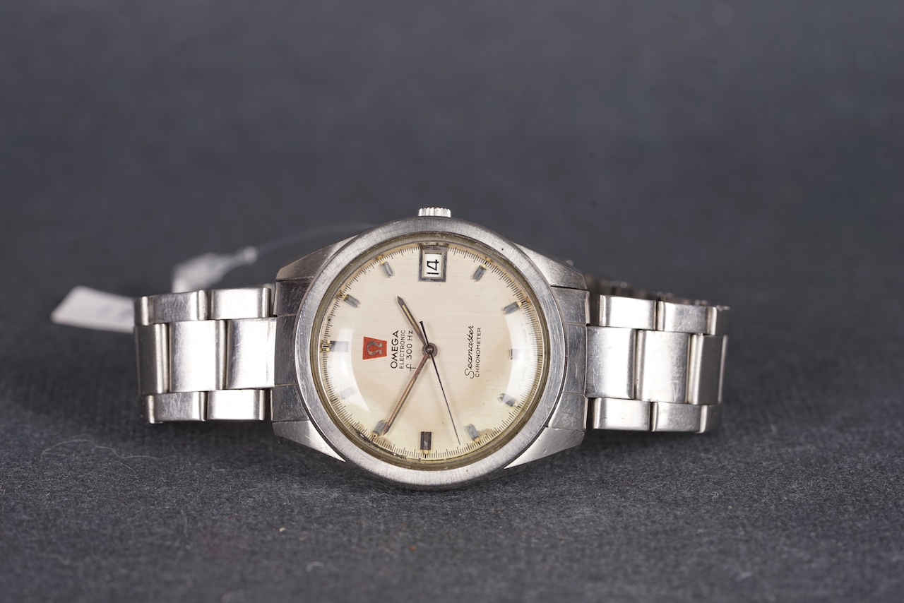 GENTLEMENS OMEGA SEAMASTER F300HZ WRISTWATCH, circular patina dial with silver hour markers and