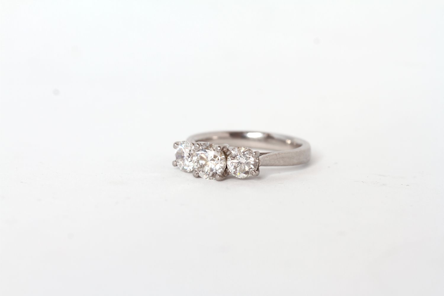 1.37ct Three Stone Diamond Ring, three brilliant cut diamonds estimated .37 / .62 / .38 cts, - Image 2 of 4