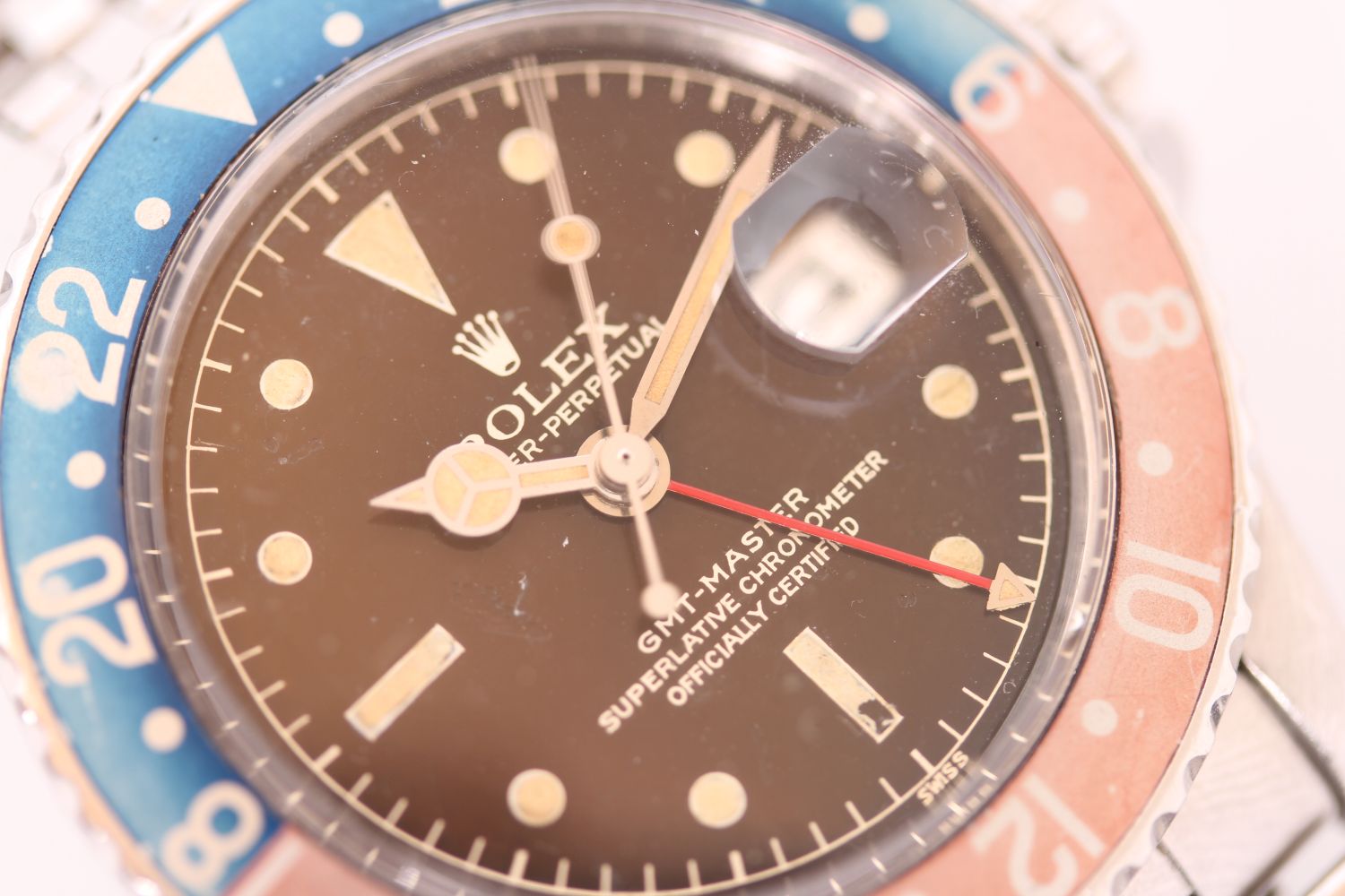 VINTAGE ROLEX OYSTER PERPETUAL GMT MASTER REFERENCE 1675 CIRCA 1961, circular tropic gilt chapter - Image 4 of 7