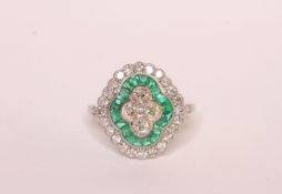 Victorian-Style Emerald and Diamond Ring, set with 4 diamonds