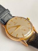 GENTLEMENS VINTAGE OMEGA WRISTWATCH, circular champagne dial with baton hour markers, small