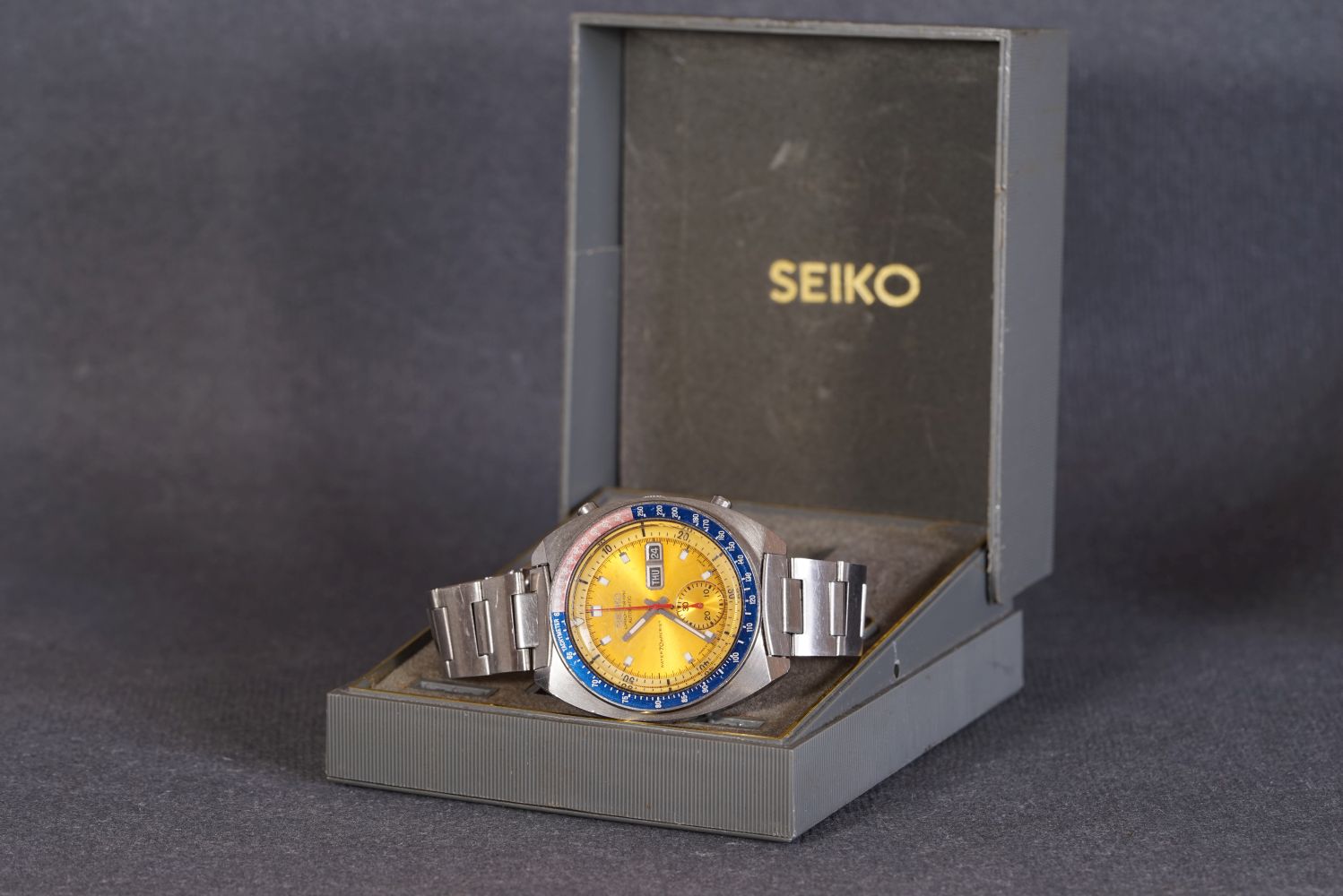 GENTLEMENS SEIKO 'POGUE' CHRONOGRAPH WRISTWATCH W/ BOX, circular orange dial with block hour markers - Image 2 of 2