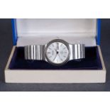 GENTLEMENS SEIKO LORD MATIC DAY DATE WRISTWATCH W/ BOX, circular silver dial with silver hour
