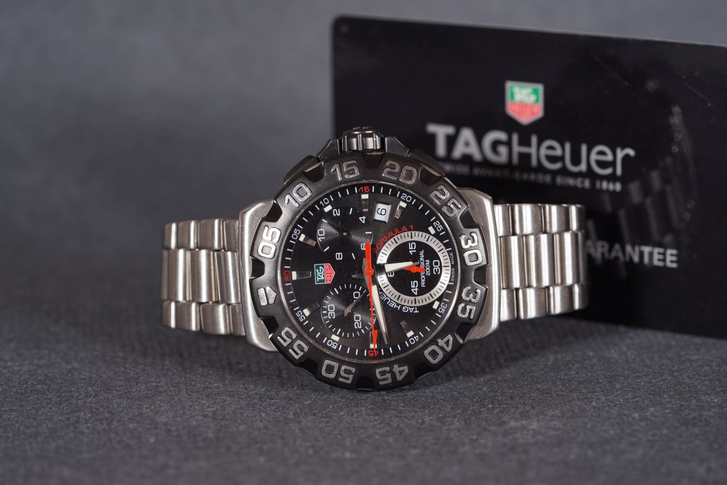 GENTLEMENS TAG HEUER FORMULA 1 CHRONOGRAPH WRISTWATCH W/ CARD, circular triple register dial with - Image 2 of 2