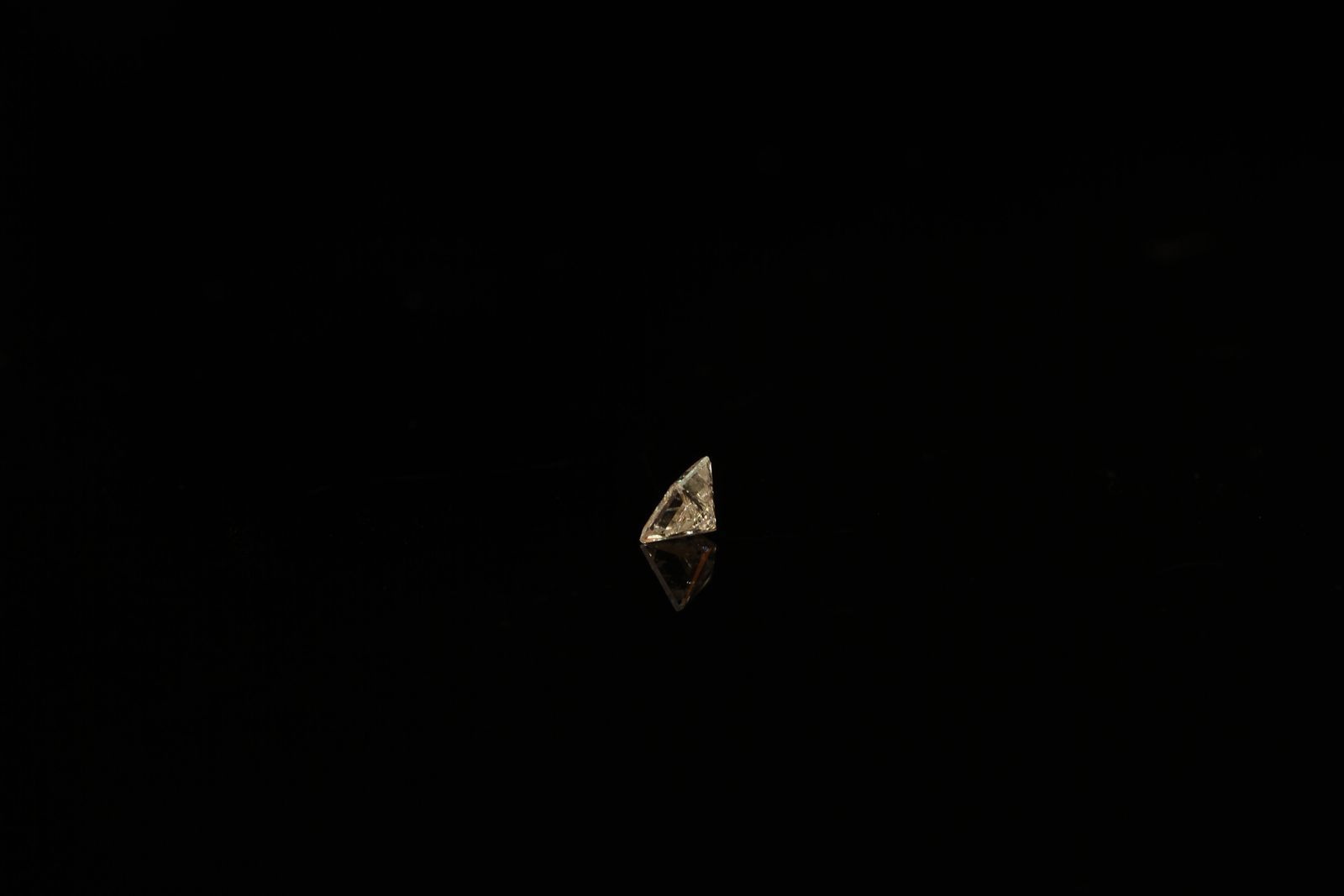 SINGLE PRINCESS CUT DIAMOND WITH EGL CERTIFICATE, 0.56ct , colour K, clarity I1. - Image 3 of 3