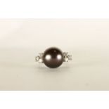 18CT WHITE GOLD BLACK SOUTH SEA PEARL WITH DIAMOND SET SHOULDERS, pearl estimated 10mm, diamonds