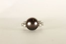 18CT WHITE GOLD BLACK SOUTH SEA PEARL WITH DIAMOND SET SHOULDERS, pearl estimated 10mm, diamonds