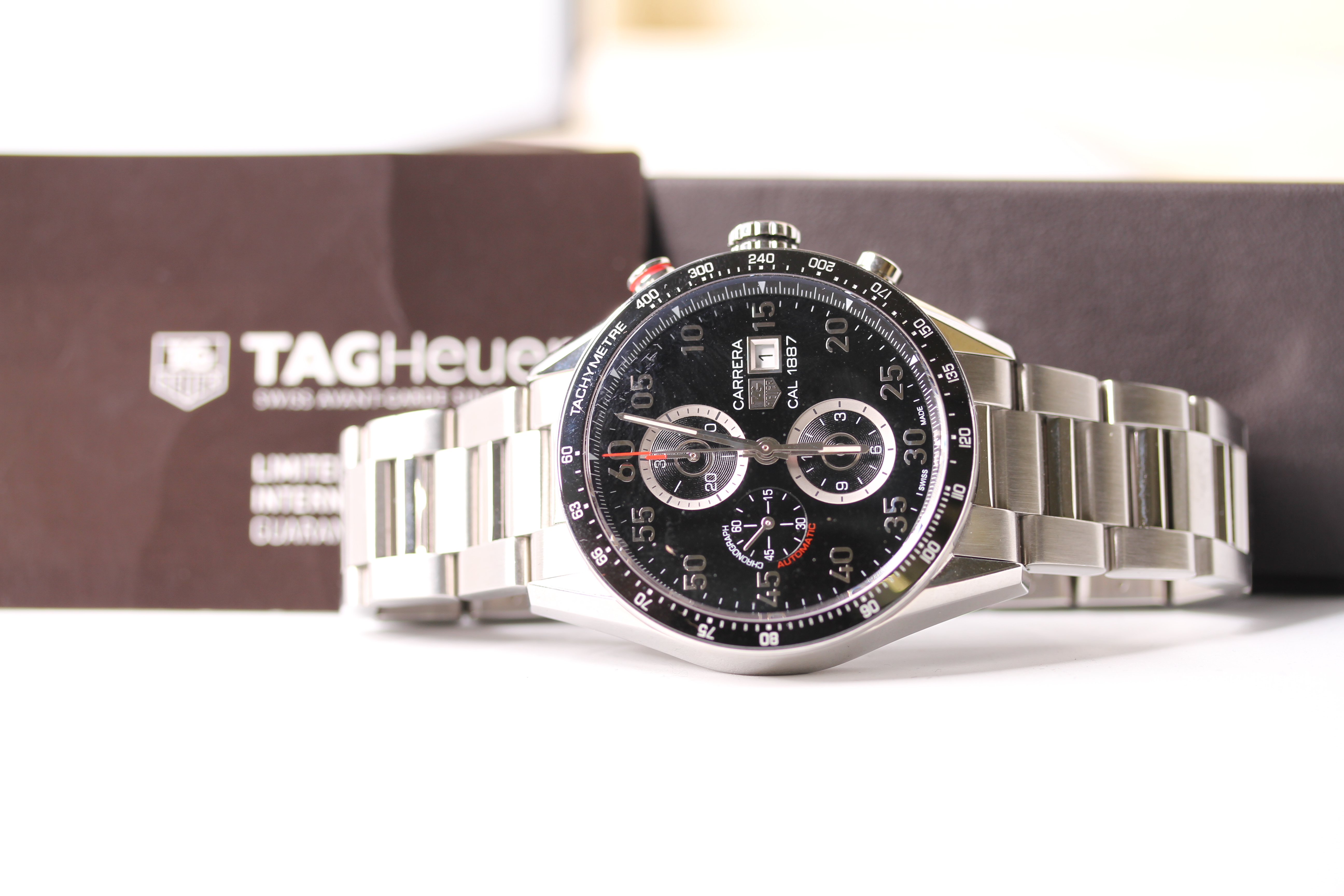 GENTLEMENS TAG HEUER CARRERA WRISTWATCH REF CAR2A10 W/BOX, PAPERS & SPARE LINK, circular black