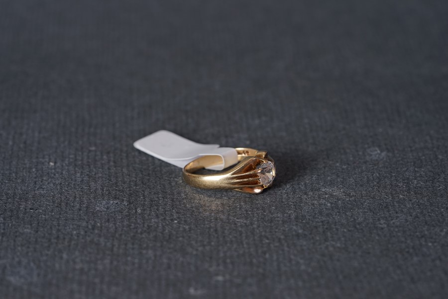 9CT GOLD SOLITAIRE SIGNET RING, 9ct gold ring set with a clear stone, approx net weight 4.83g.*** - Image 3 of 3