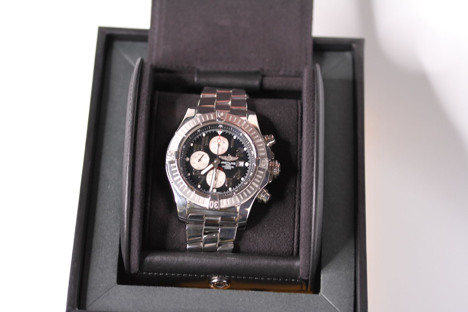GENTLEMENS BREITLING SUPER AVENGER WRISTWATCH REF A13370 W/BOX & PAPERS, circular black dial with - Image 4 of 5