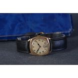 GENTLEMENS 9CT GOLD WRISTWATCH W/BOX, circular patina dial with arabic numeral hour markers and