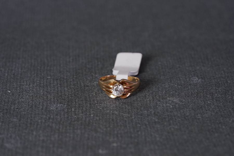9CT GOLD SOLITAIRE SIGNET RING, 9ct gold ring set with a clear stone, approx net weight 4.83g.***