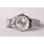 GENTLEMENS TAG HEUER CARRERA REF WV211A-0 W/BOX, circular silver dial with hour markers, date at 3