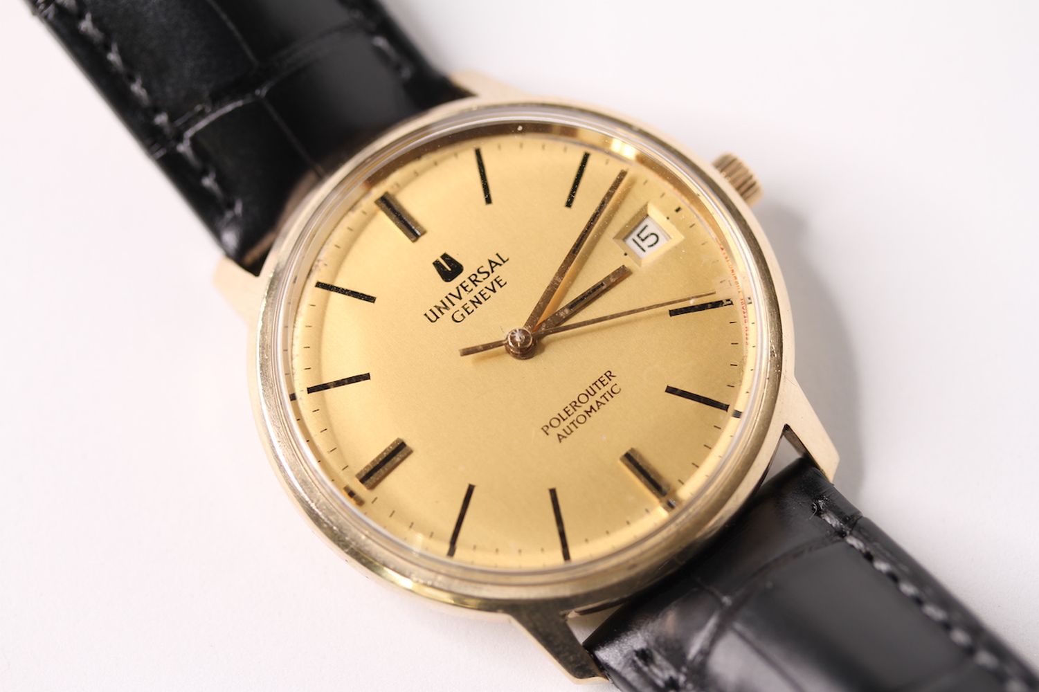 VINTAGE UNIVERSAL GENEVE POLEROUTER AUTOMATIC REFERENCE 44215, circular gilt dial baton hour