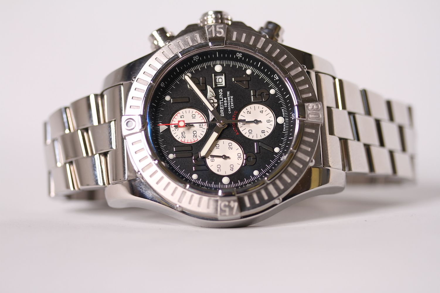 GENTLEMENS BREITLING SUPER AVENGER WRISTWATCH REF A13370 W/BOX & PAPERS, circular black dial with - Image 2 of 5