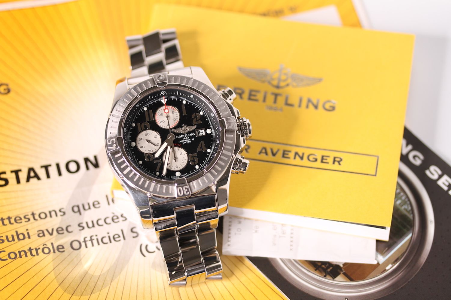 GENTLEMENS BREITLING SUPER AVENGER WRISTWATCH REF A13370 W/BOX & PAPERS, circular black dial with