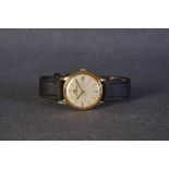 GENTLEMENS JAEGER LE COULTRE DATE 18CT GOLD WRISTWATCH, circular off white dial with gold leaf