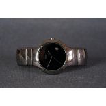 GENTLEMENS RADO DIASTAR DATE WRISTWATCH, circular black dial with a date window and hands, 40mm