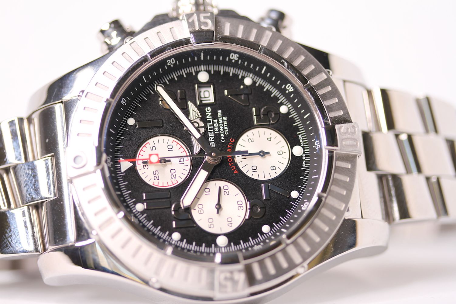 GENTLEMENS BREITLING SUPER AVENGER WRISTWATCH REF A13370 W/BOX & PAPERS, circular black dial with - Image 3 of 5