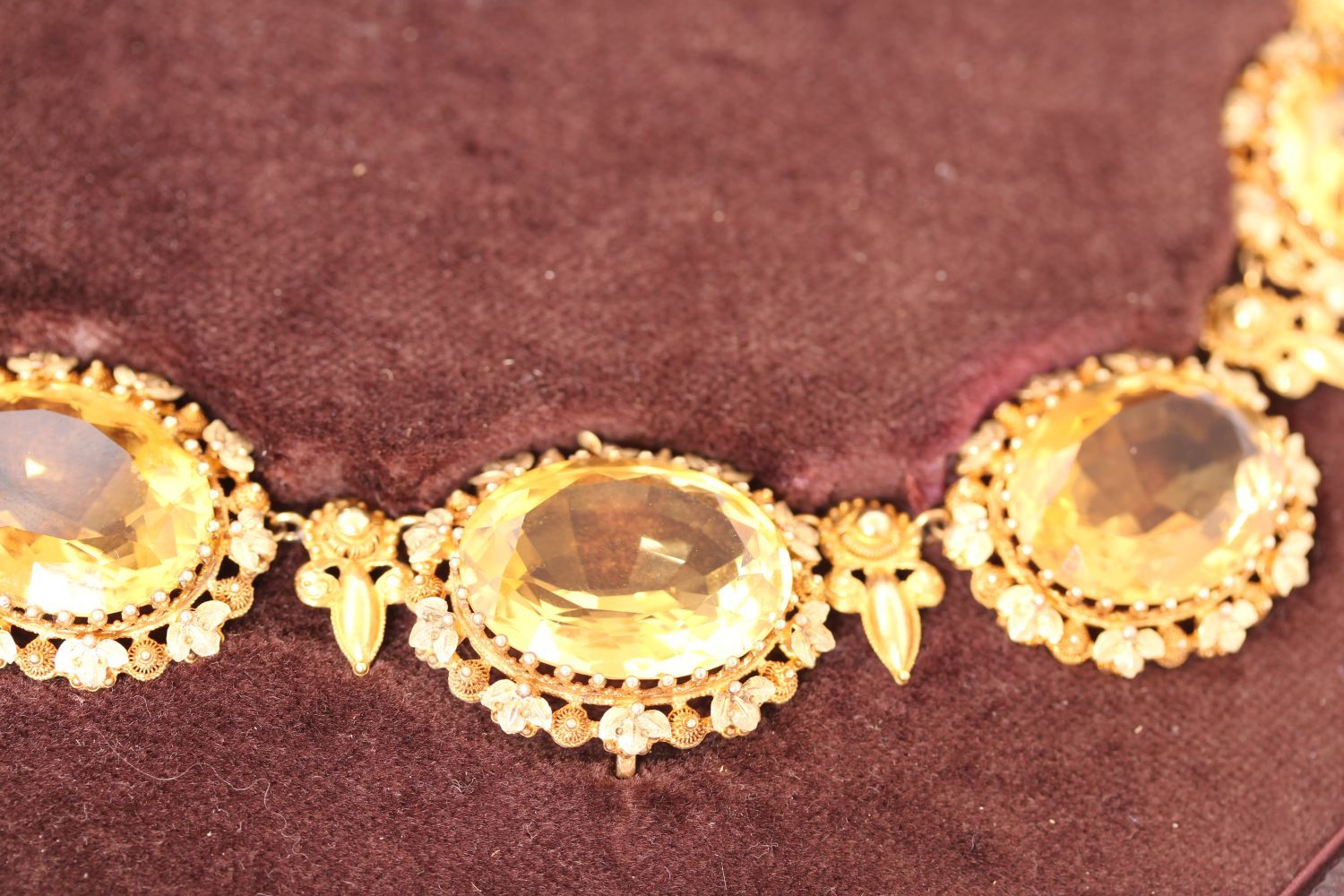 Victorian Citrine Necklace, large graduating oval cut golden Citrine stones (11) approximately 15. - Image 3 of 5