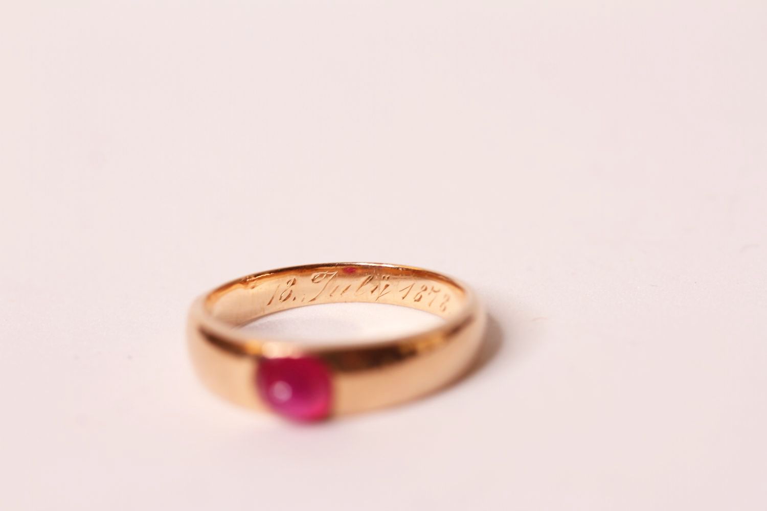 Victorian cabochon ruby dress ring, single cabochon cut ruby, approximately 5.3 x 4.7 x 4.2mm, set - Image 5 of 5