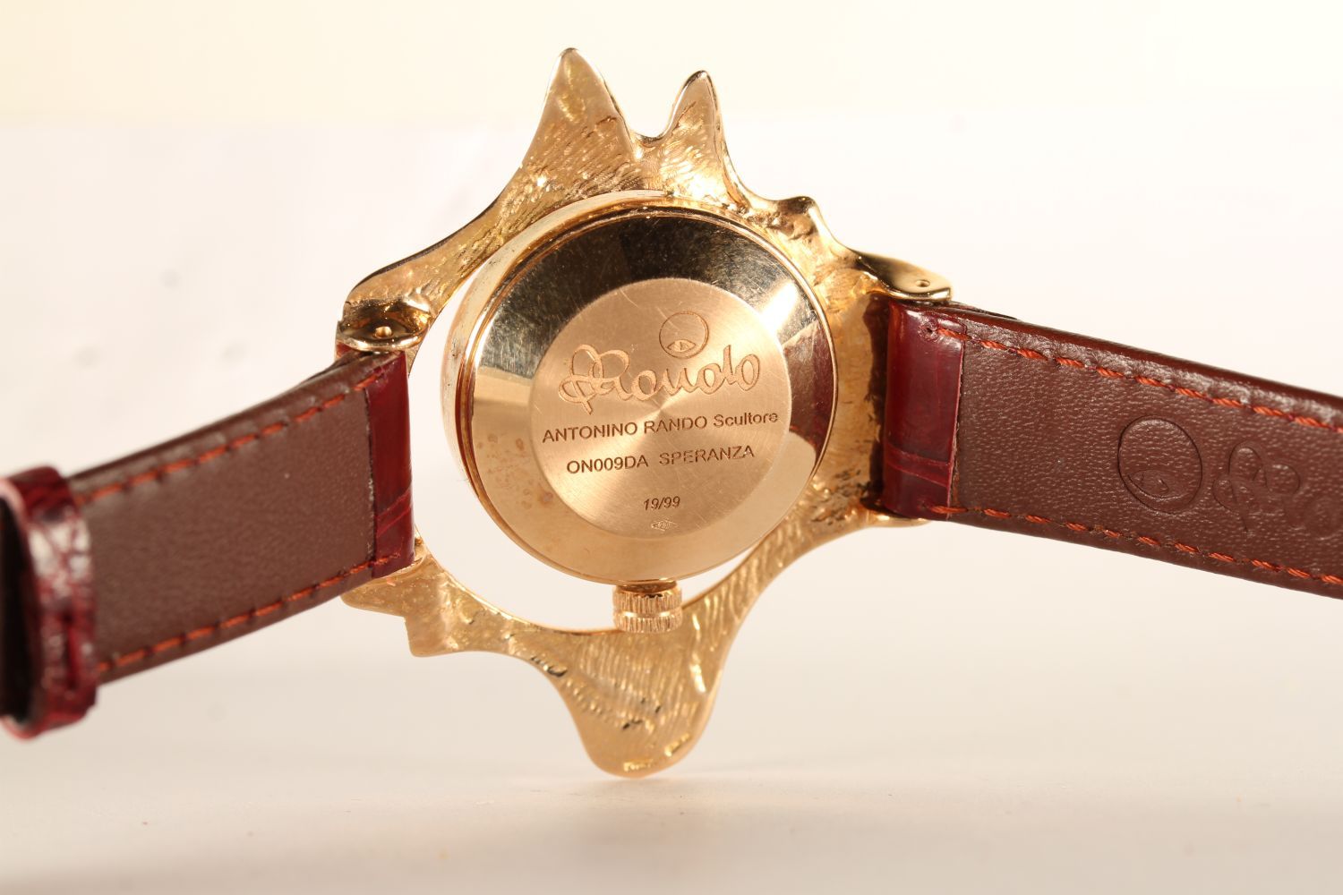 RARE ANTONINO RANDO SCULTORE LIMITED EDITION OF 99 WRISTWATCH, circular gold dial with sculpture - Image 3 of 4