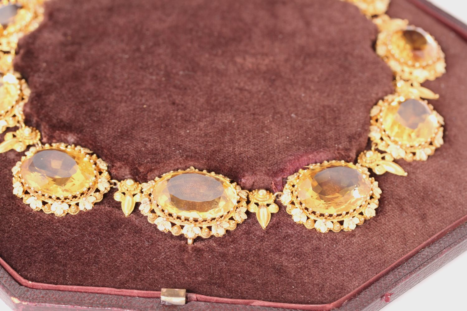 Victorian Citrine Necklace, large graduating oval cut golden Citrine stones (11) approximately 15. - Image 2 of 5
