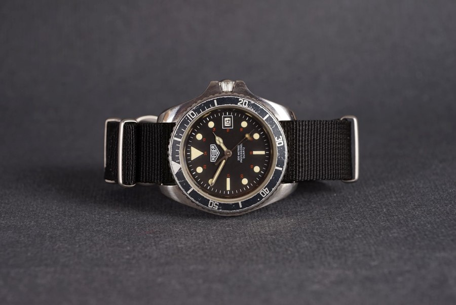 GENTLEMENS HEUER MONNIN QUARTZ DIVERS WRISTWATCH 844 CIRCA 1979, circular black dial with green lume