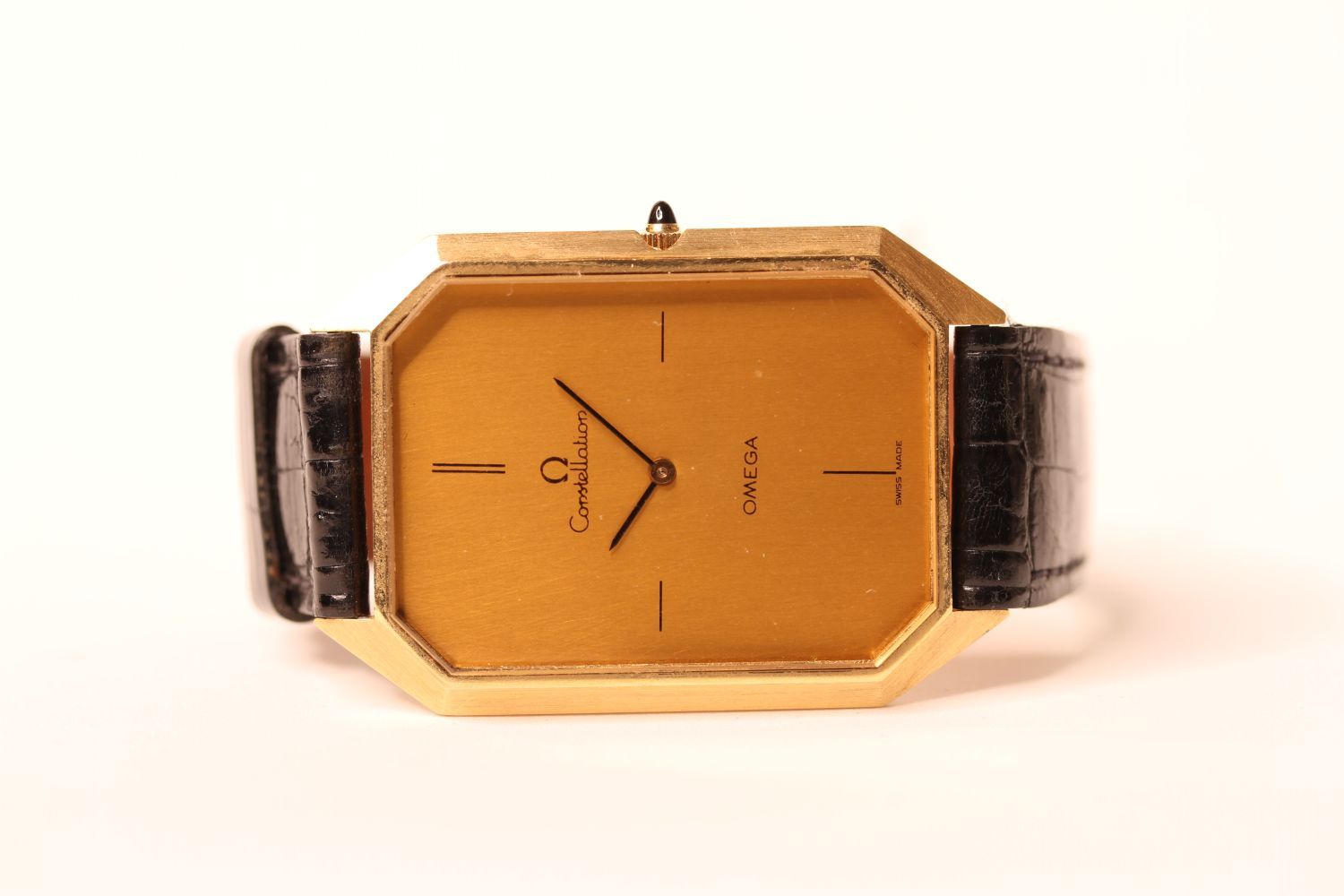 GENTLEMEN'S OMEGA CONSTELLATION OVERSIZE WRISTWATCH, rectangular champagne dial with a raised