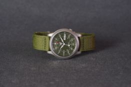 GENTLEMENS SEIKO 5 AUTOMATIC DAY DATE WRISTWATCH, circular green dial with arabic numeral hour