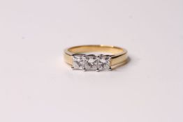 18ct yellow gold princess cut 3 stone diamond ring, diamonds total approximately 1.00ct