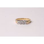 18ct yellow gold princess cut 3 stone diamond ring, diamonds total approximately 1.00ct