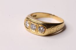 18CT GOLD THREE STONE DIAMOND RING W/ BOX, an 18ct gold ring set with three diamonds, estimated