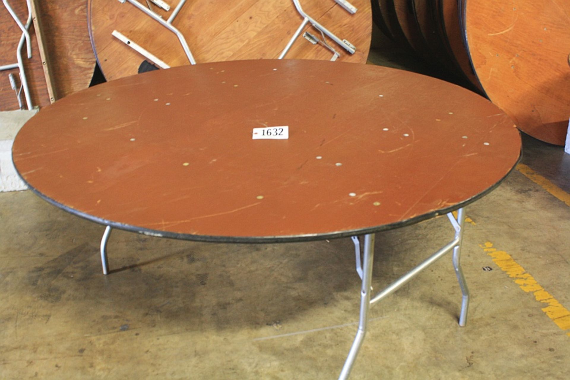 5.5 Round Wooden Banquet Table