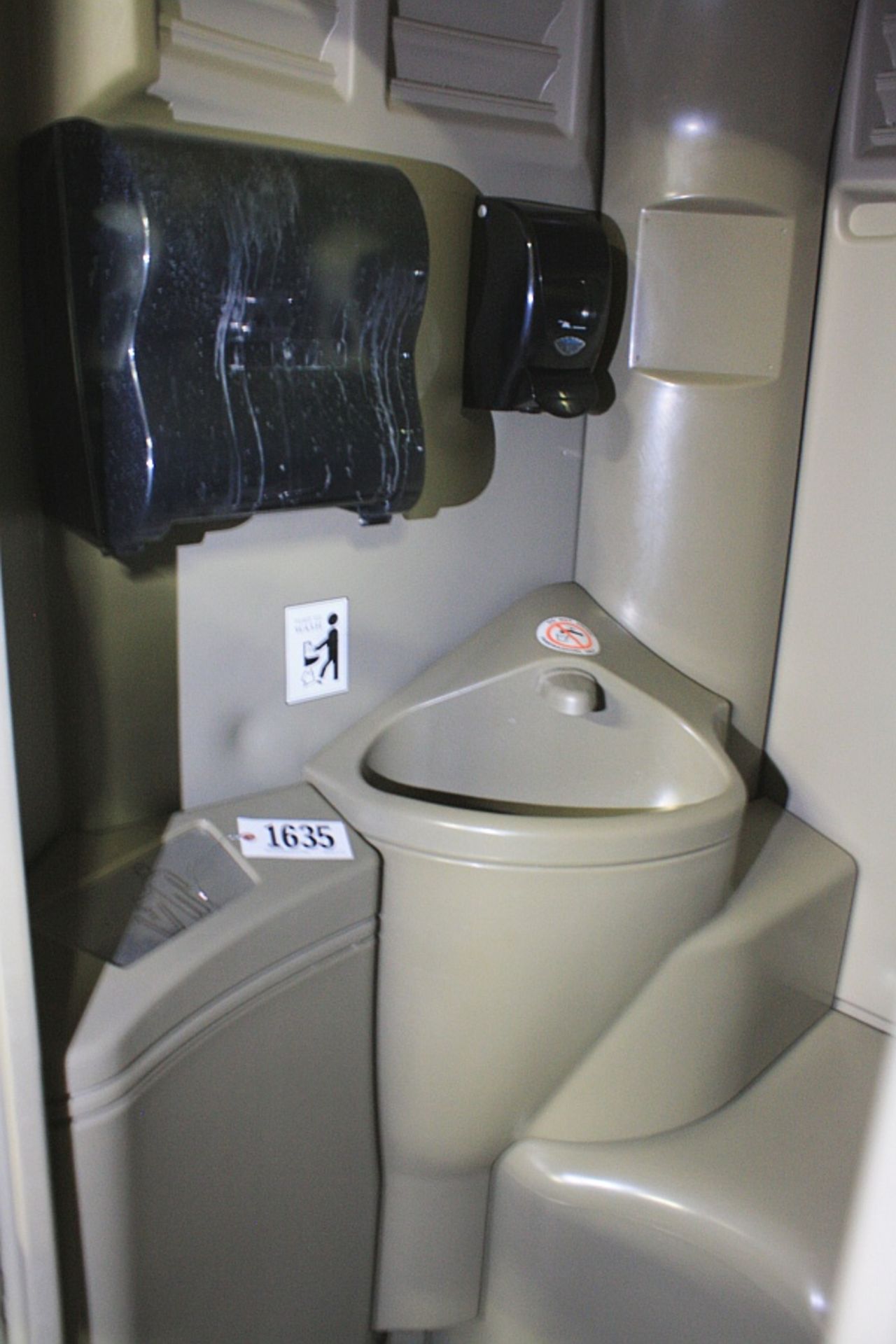 HighTec Portable Restroom - Image 4 of 4