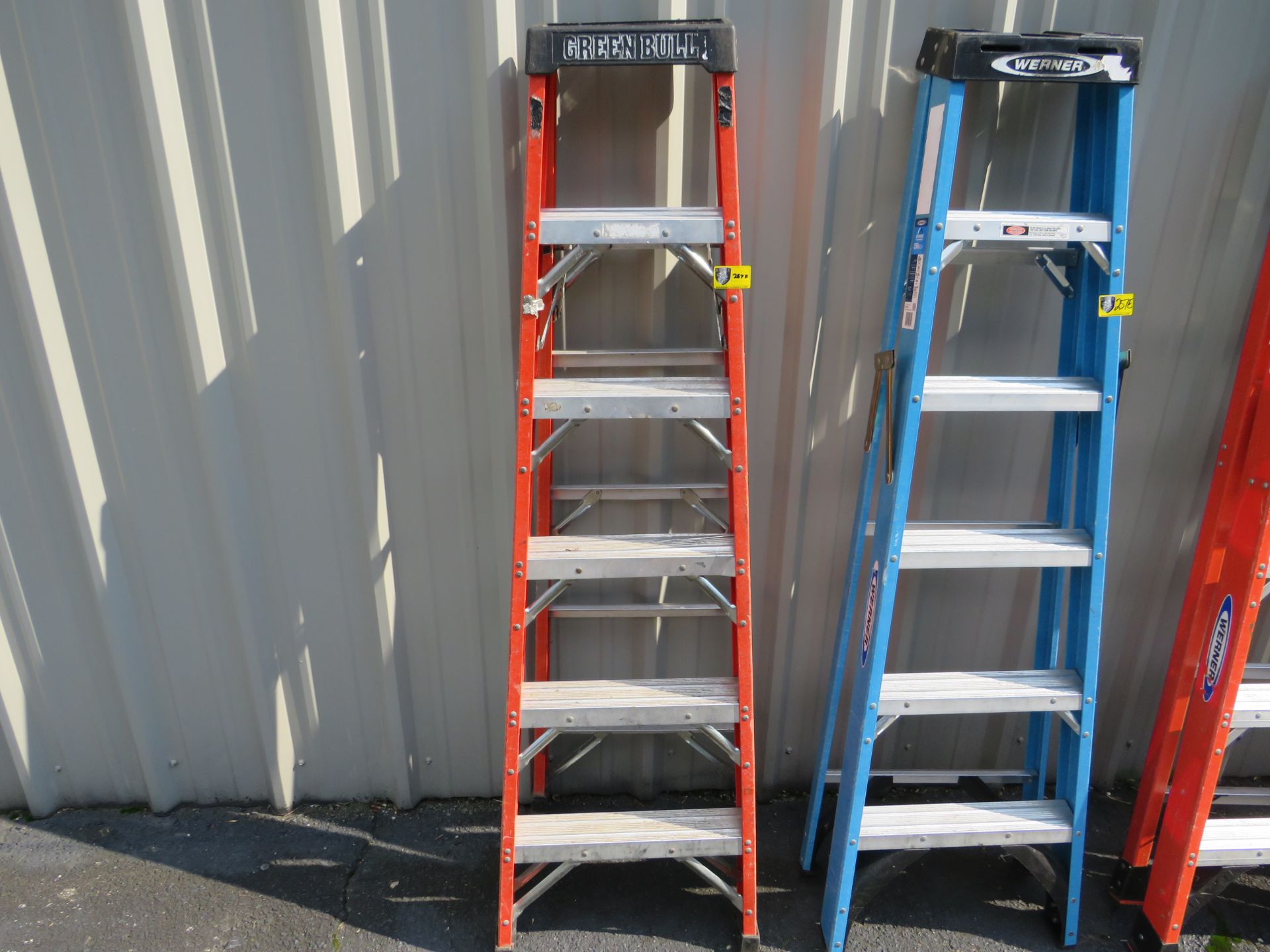 FIBERGLASS LADDER, 6'