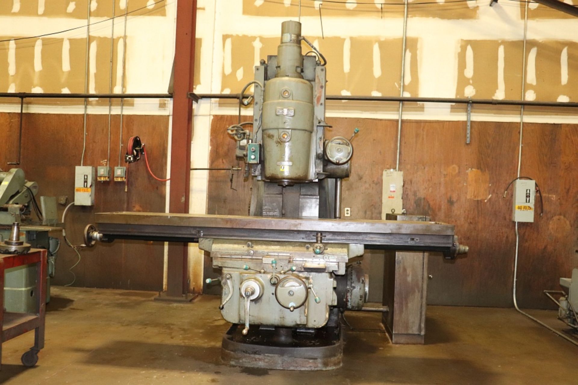 Cincinnati #5 Vertical Mill, Table 25" X 108", 1500 RPM, 50 taper, Power draw bar