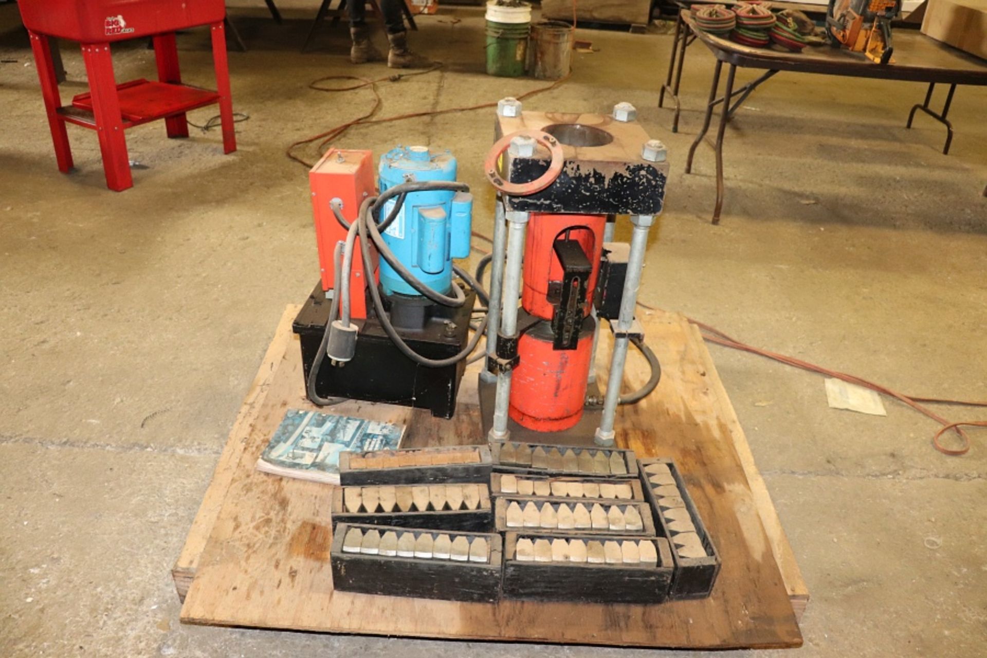 Gates Power Crimp 3000 Hose Crimp Machine w/ 9 sets of jaws.