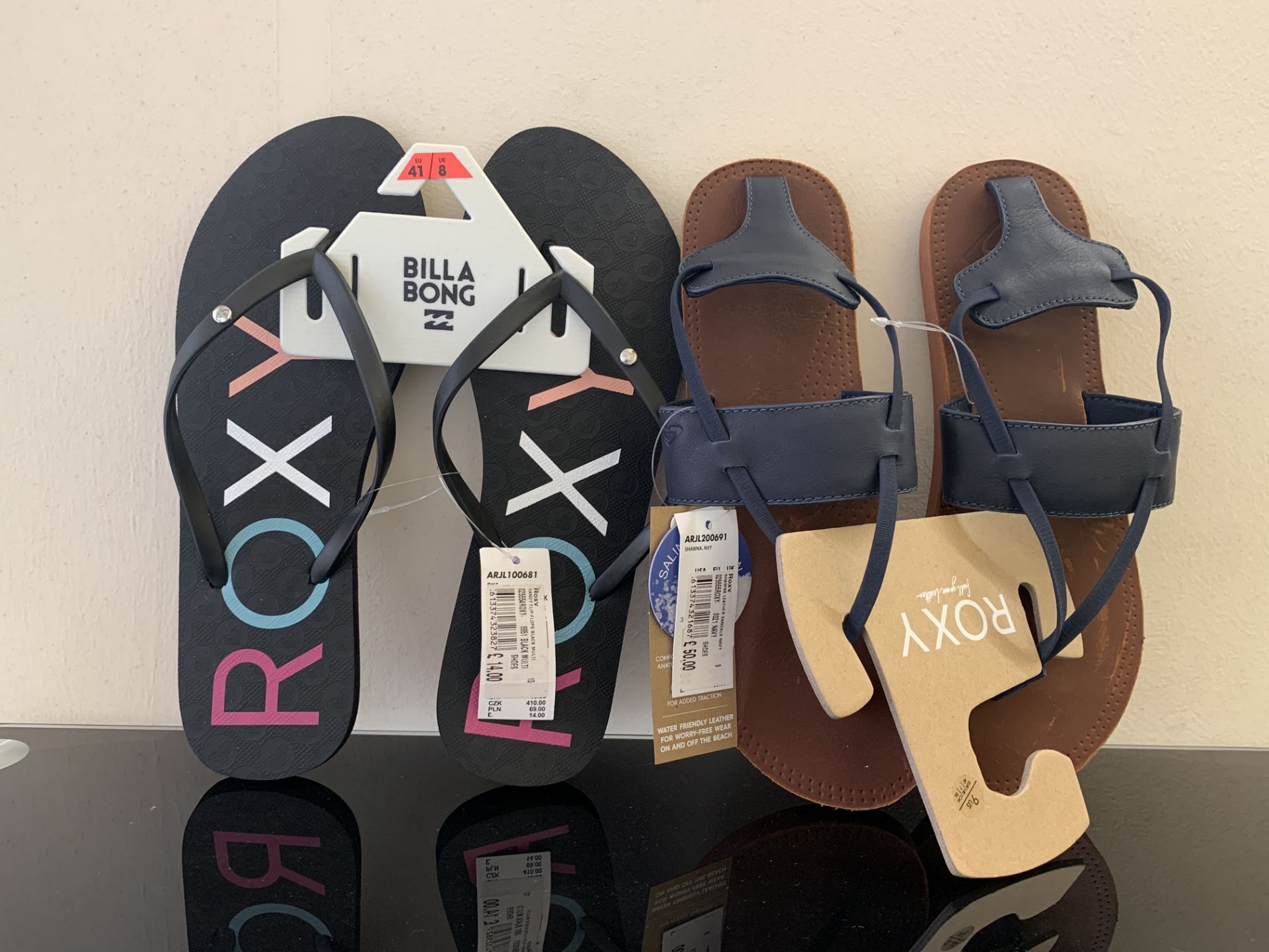 7 X BRAND NEW ROXY SANDELS / FLIP FLOPS IN VARIOUS SIZES RRP £220.00