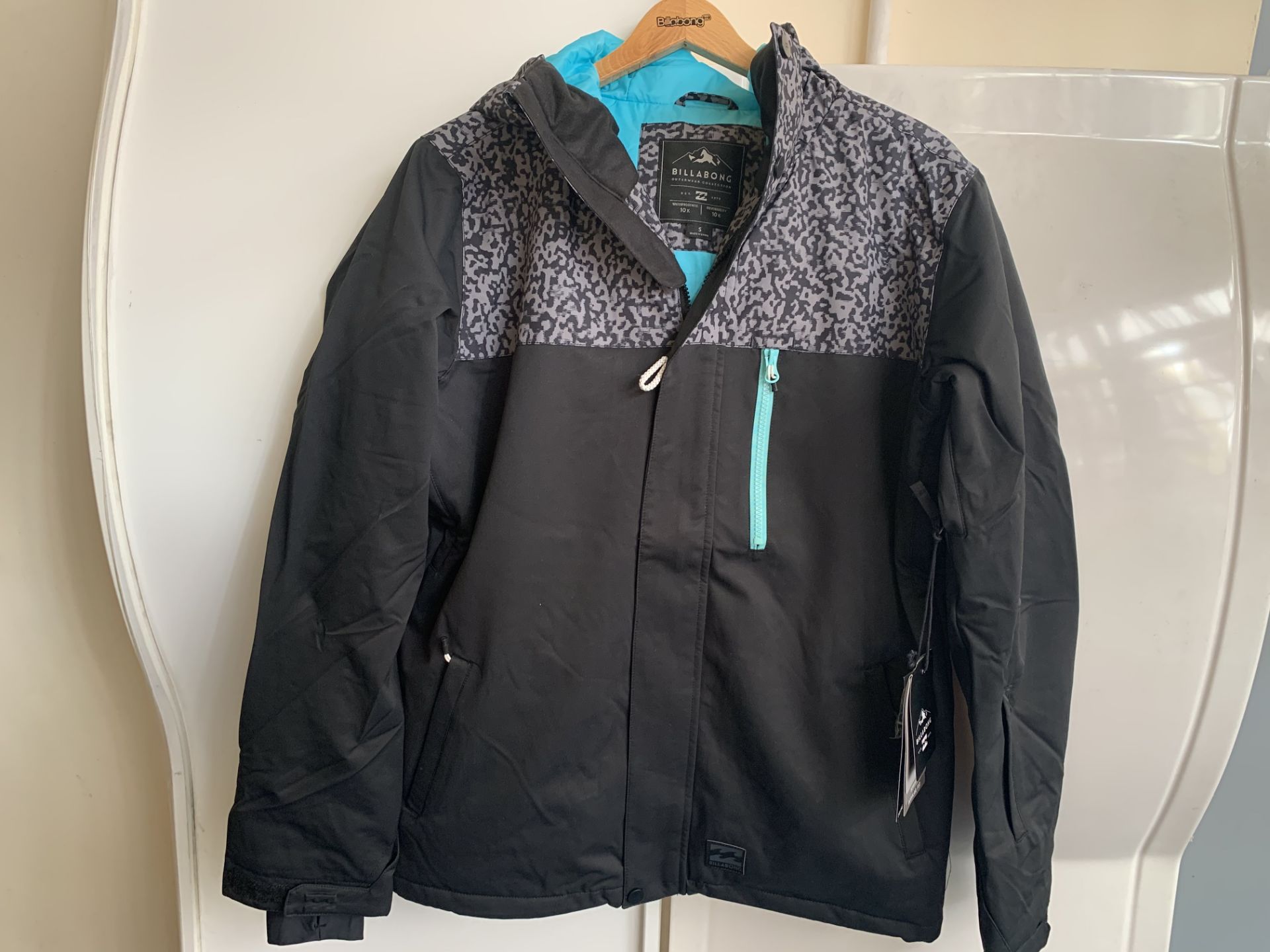 BRAND NEW BILLABONG JACKET SIZE SMALL RRP £145.00