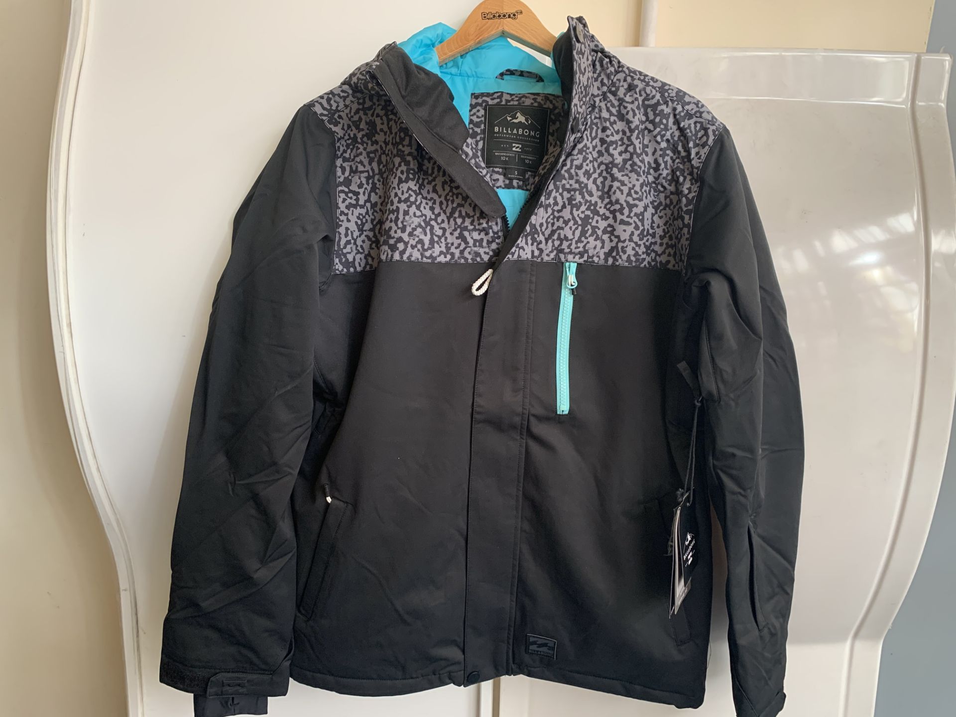 BRAND NEW BILLABONG JACKET SIZE SMALL RRP £145.00