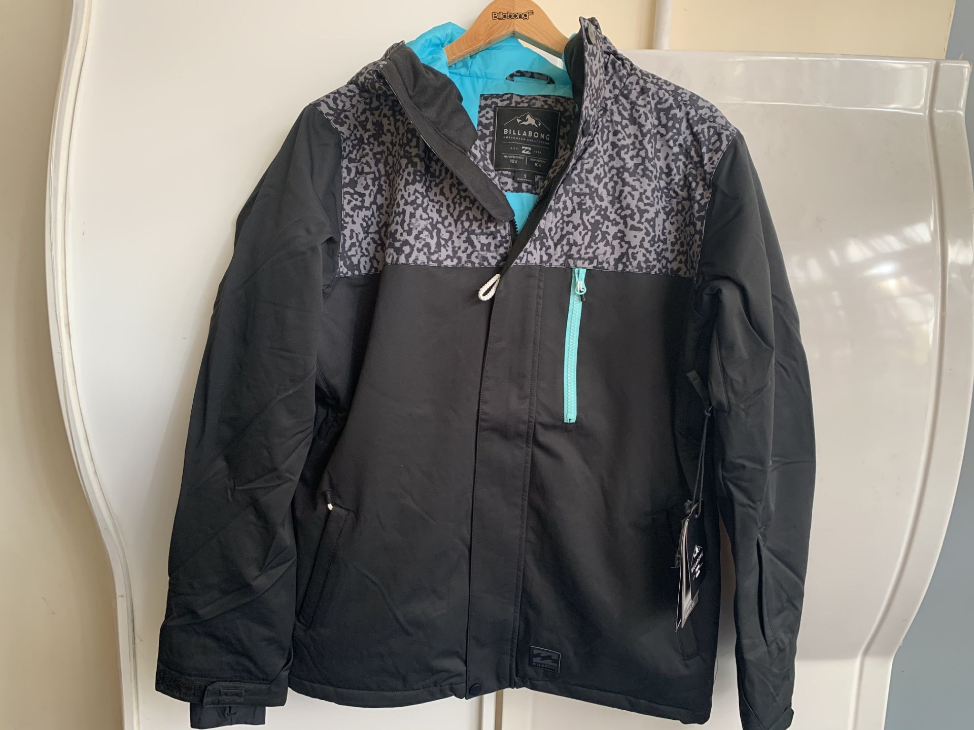 BRAND NEW BILLABONG JACKET SIZE SMALL RRP £145.00