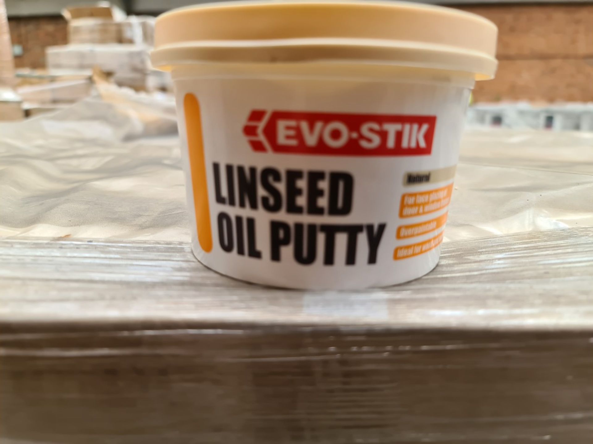 PALLET OF 720 x 1KG EVO-STIK LINSEED OIL PUTTY. RRP £12.99 PER TUB